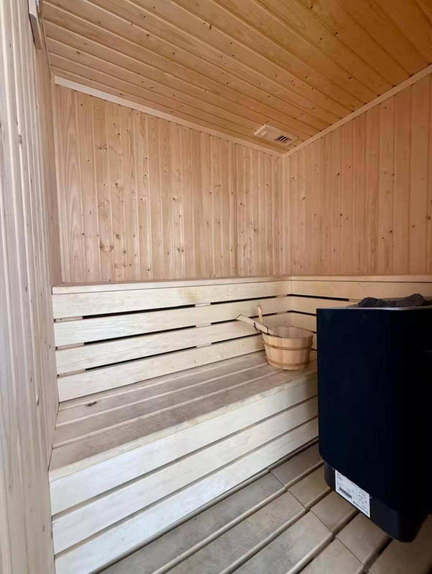 New Coral + Pool & Sauna Appartement Paphos